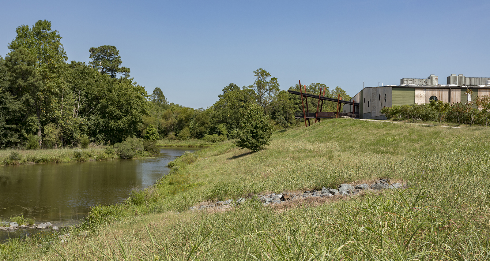 Outdoor campus setting at Dogfish Head brewery.